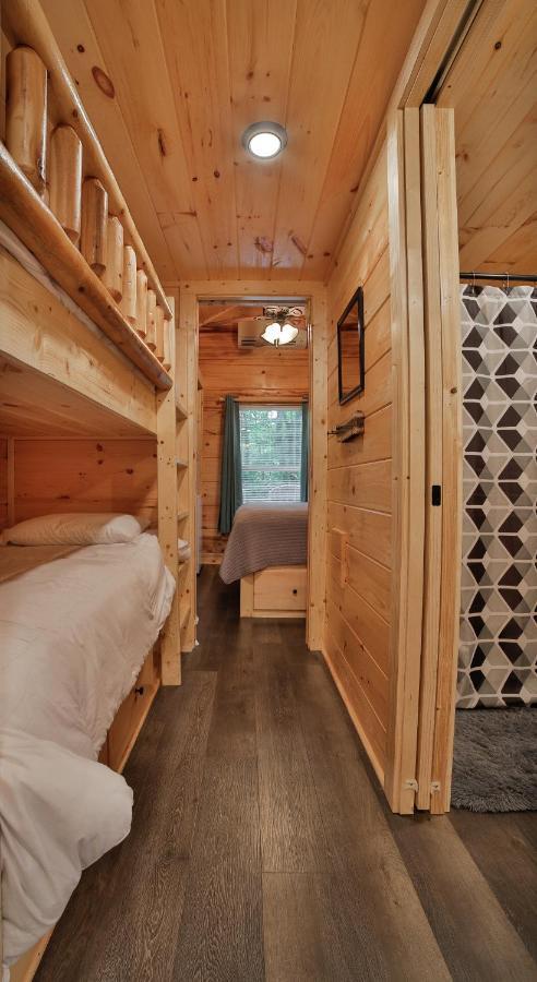 Thomas Cabin Forest Tiny Cabin With Hot Tub Chattanooga Bagian luar foto