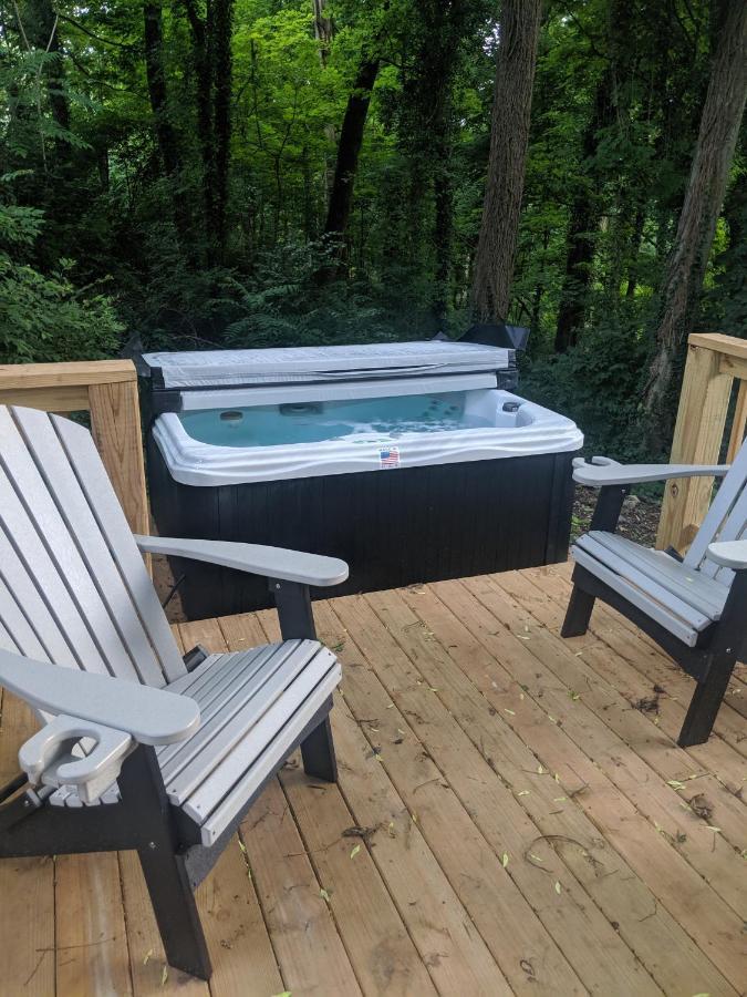 Thomas Cabin Forest Tiny Cabin With Hot Tub Chattanooga Bagian luar foto